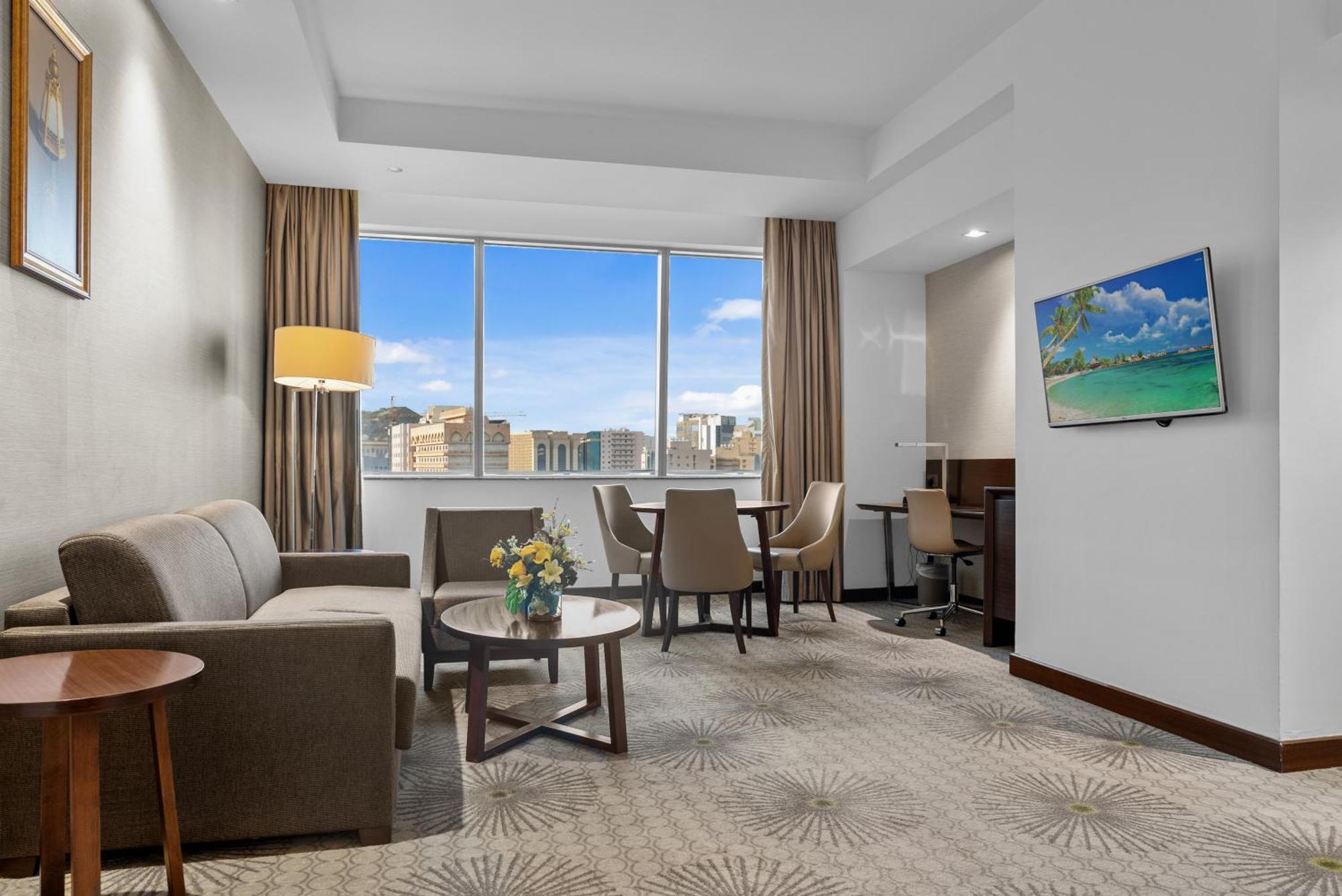 Holiday Suites Al Azizia Μέκκα Εξωτερικό φωτογραφία A room at the hotel