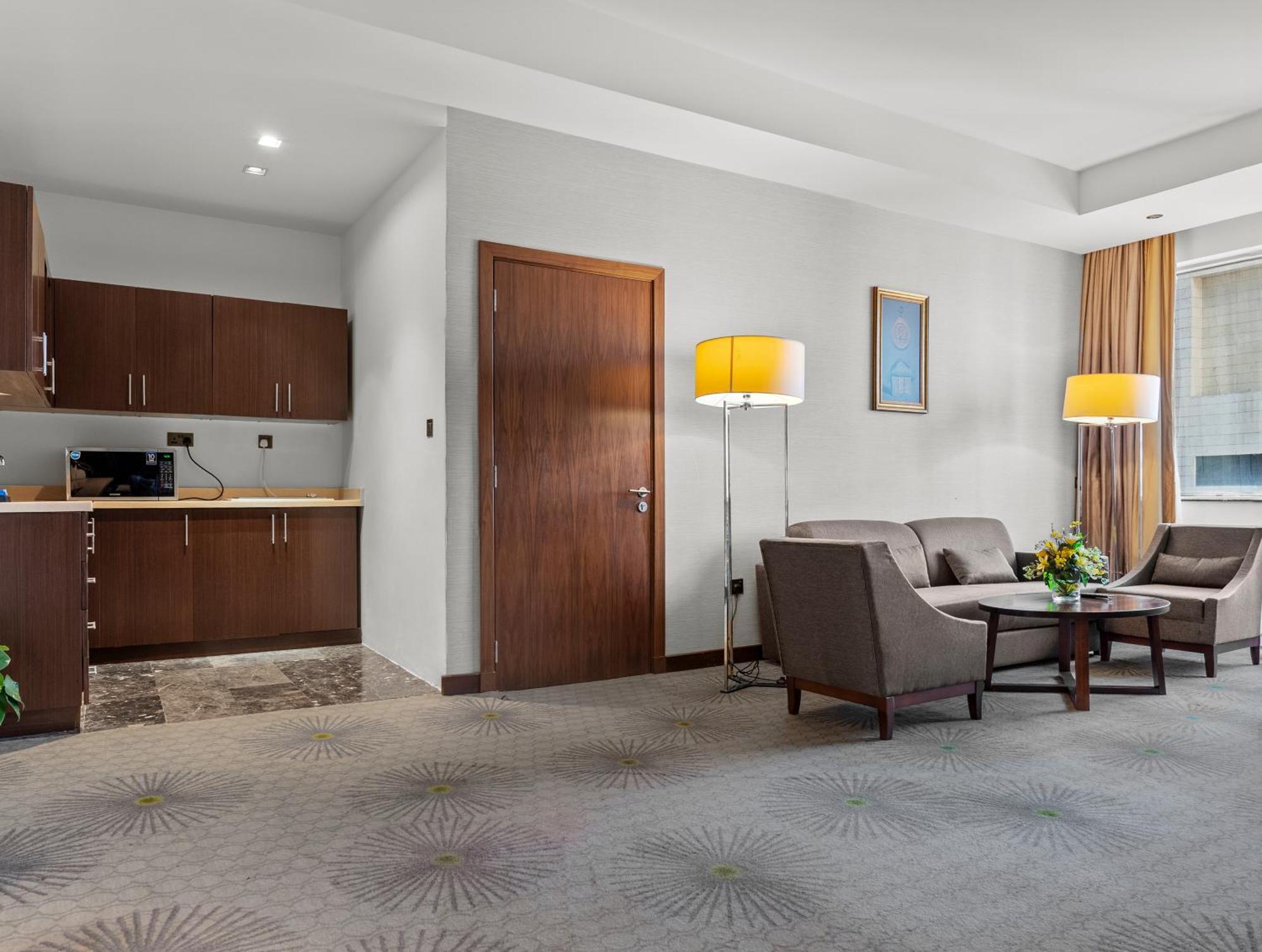 Holiday Suites Al Azizia Μέκκα Εξωτερικό φωτογραφία A room at the hotel