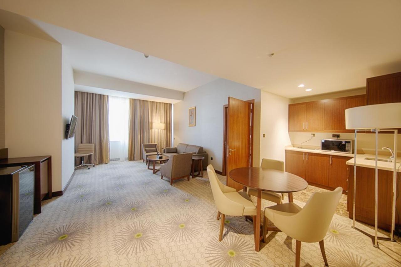 Holiday Suites Al Azizia Μέκκα Εξωτερικό φωτογραφία A room at the hotel