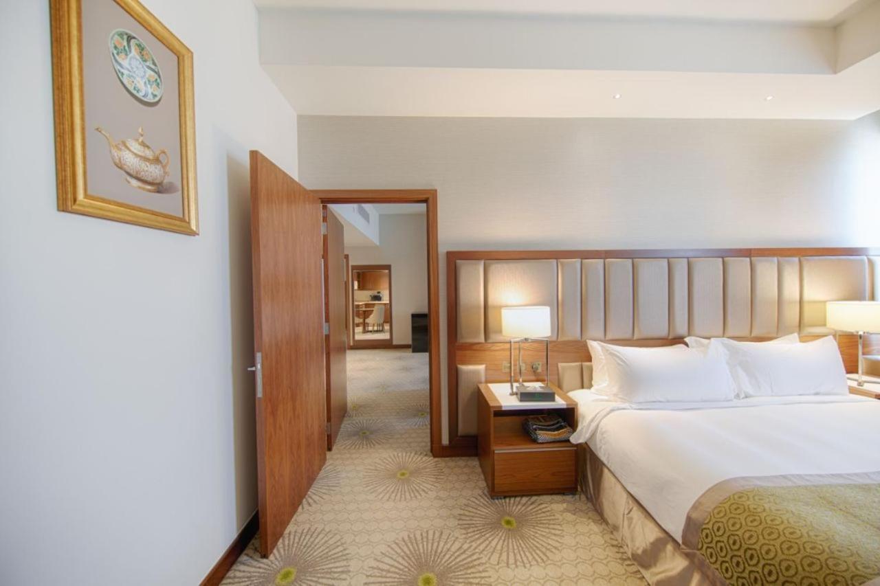 Holiday Suites Al Azizia Μέκκα Εξωτερικό φωτογραφία A room at the hotel