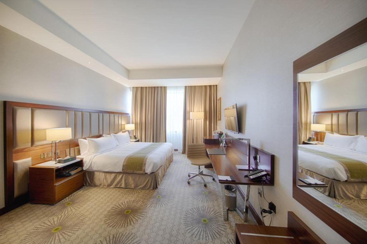 Holiday Suites Al Azizia Μέκκα Εξωτερικό φωτογραφία A room at the hotel