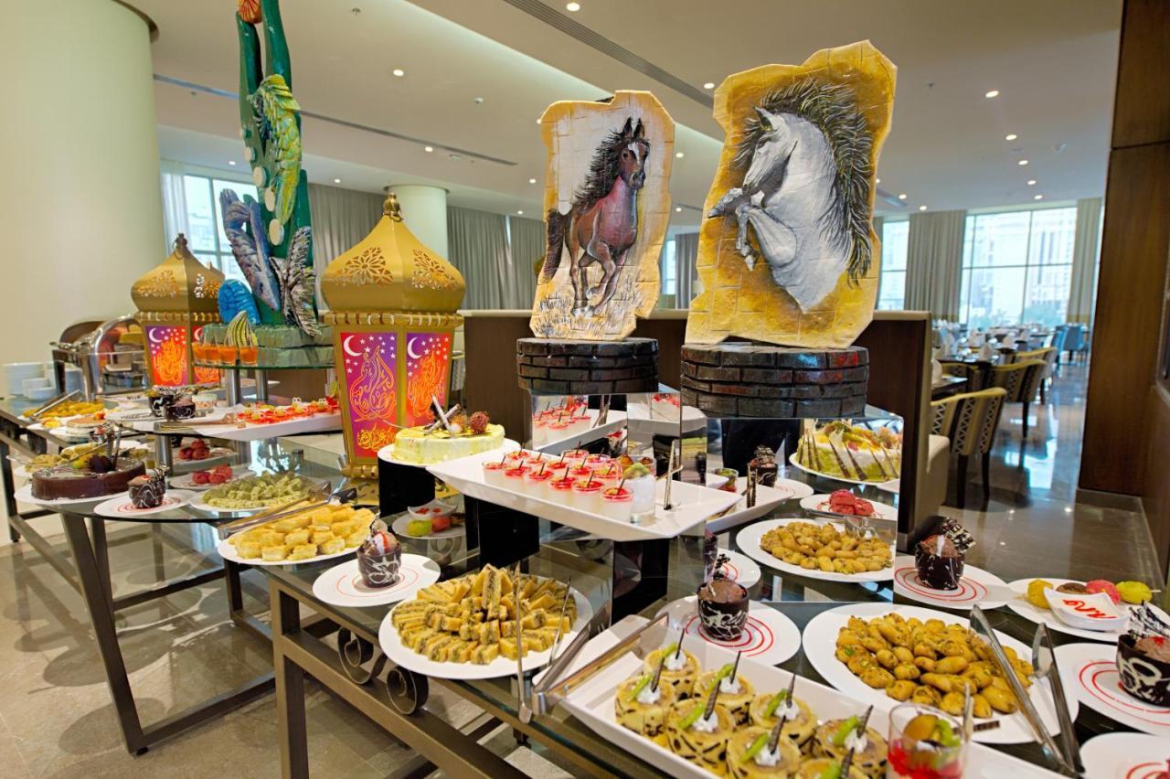 Holiday Suites Al Azizia Μέκκα Εξωτερικό φωτογραφία A buffet at the Jumeirah Jumeirah Hotel