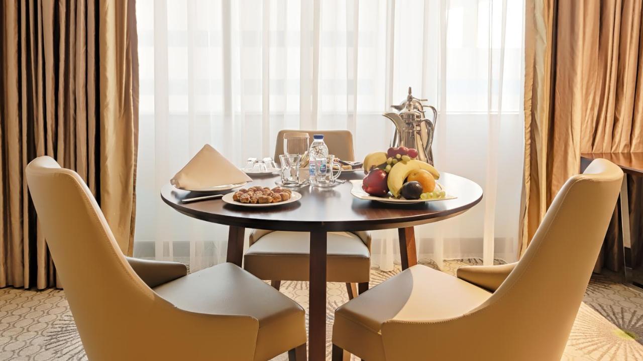 Holiday Suites Al Azizia Μέκκα Εξωτερικό φωτογραφία Breakfast at the hotel