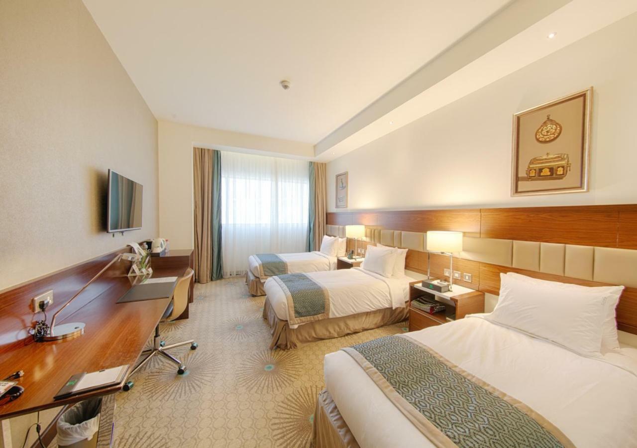 Holiday Suites Al Azizia Μέκκα Εξωτερικό φωτογραφία A room at the hotel
